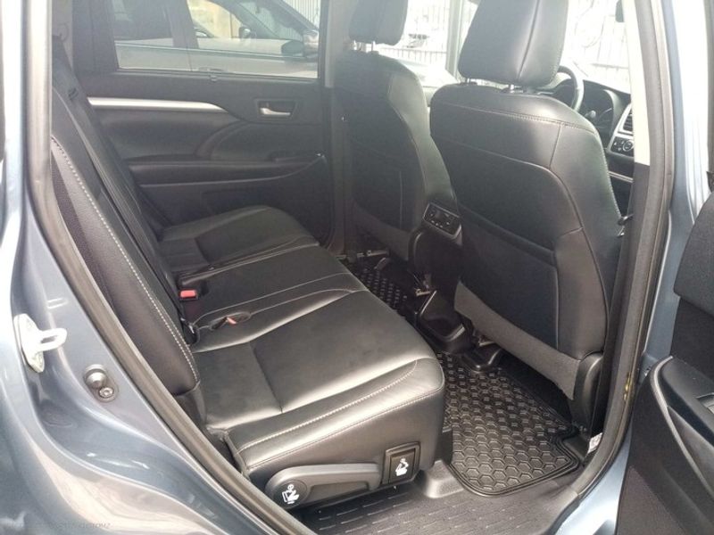 Thumbnail 5 of 2018 Toyota Highlander Xle